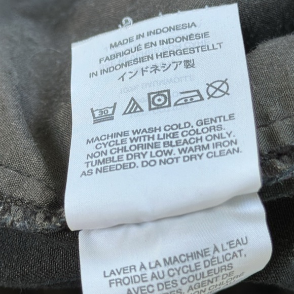 J crew 100% cotton chino shorts. Black. Size 4. - Picture 5 of 6